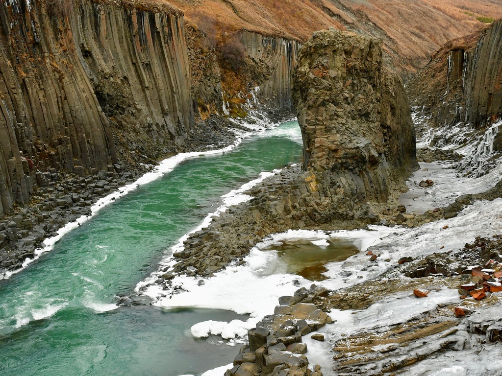 Voyage en Islande : canyon de canyon Stuðlagil et ses superbes orgues basaltiques