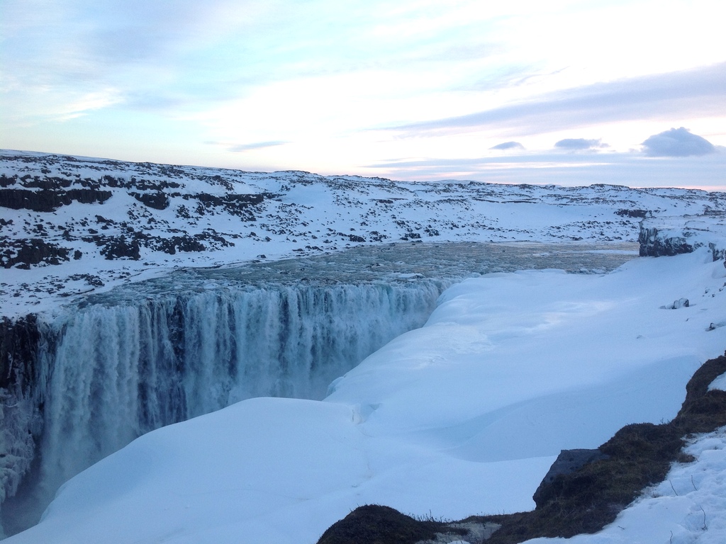Voyage en Islande :  Dettifoss au cœur de l'hiver islandais, la chute d'eau la plus puissante d’Europe