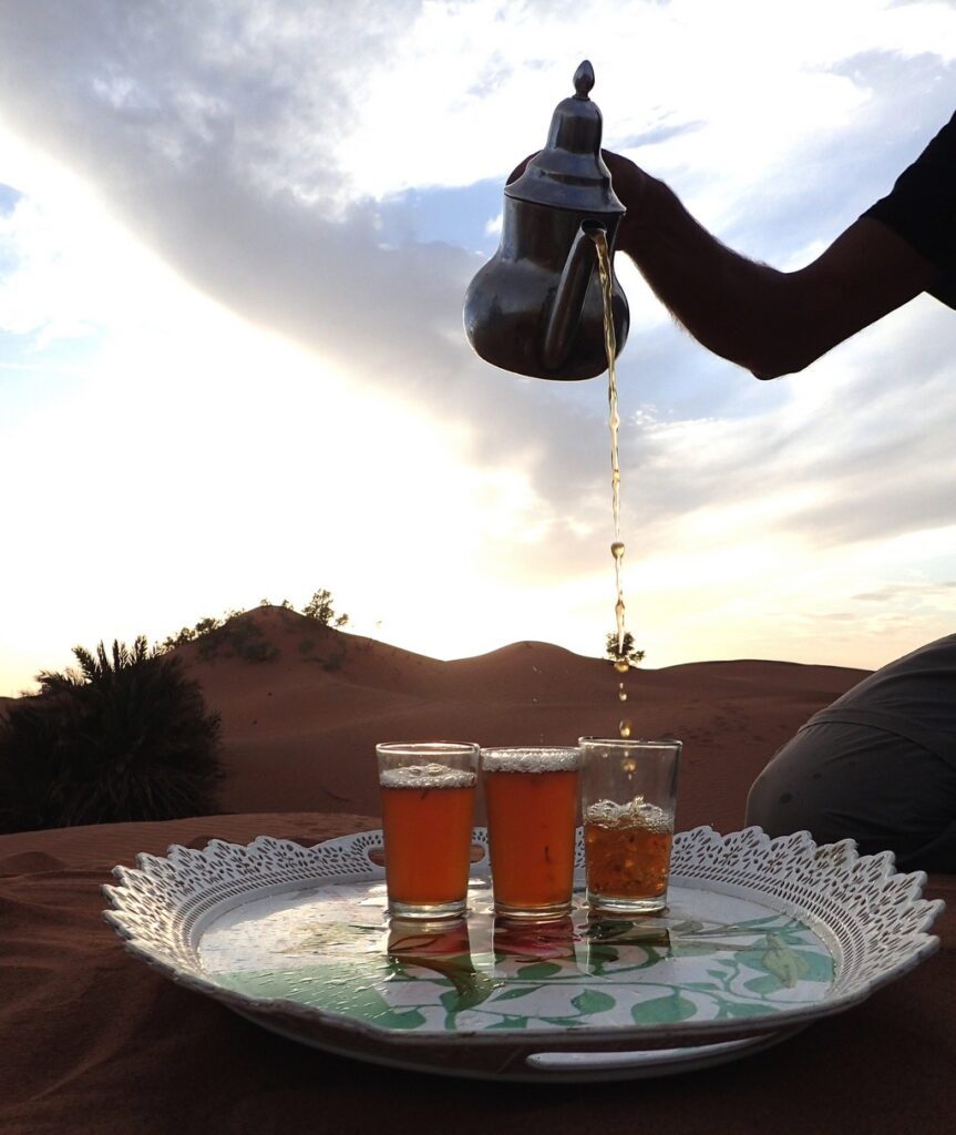 Cérémonie des trois thés : le thé à la menthe au Maroc
