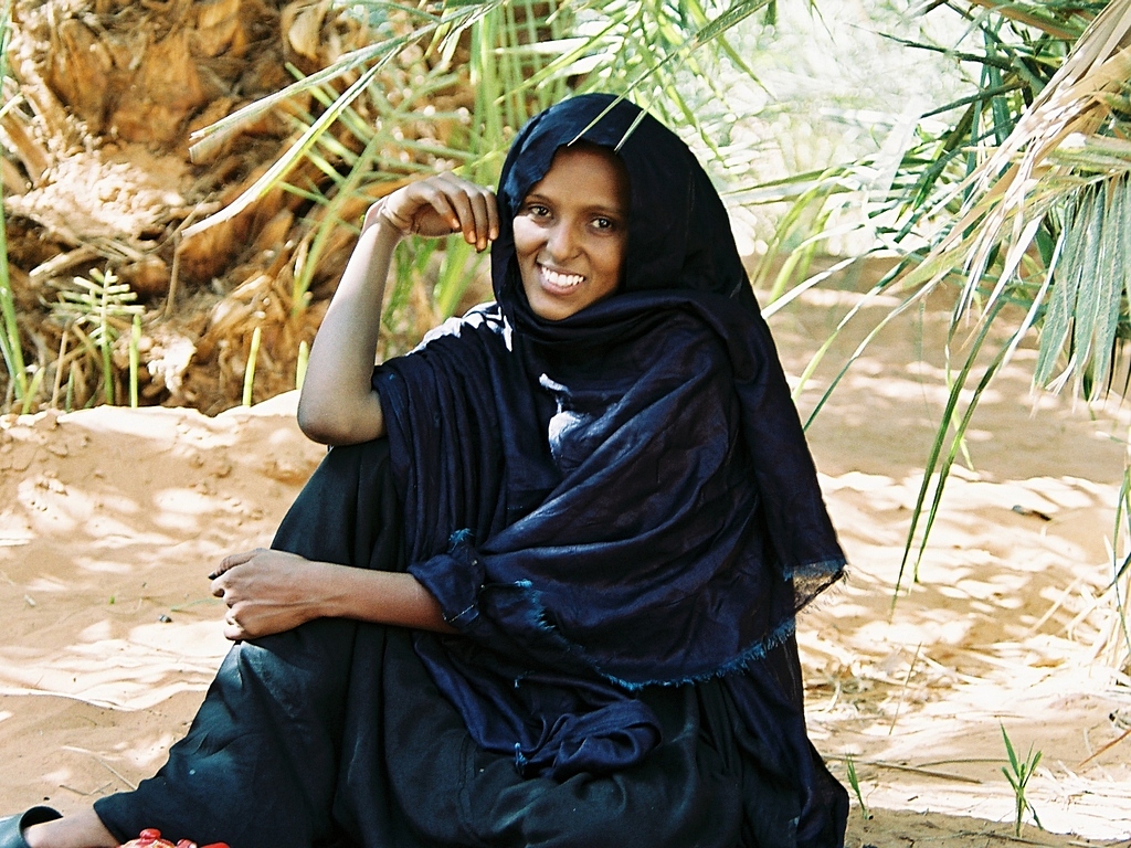 Peuple mauritanien : une jeune femme d'une oasis de l'Adrar mauritanien