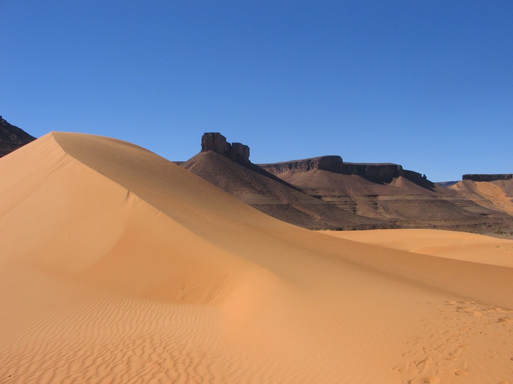 Voyage dans le désert en Mauritanie : l'Adrar, une alliance de roche et de sable