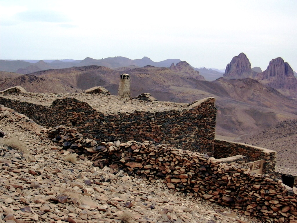 Voyage dans le Sahara algérien : l'ermitage du Père Charles de Foucauld au sommet de l'Assekrem